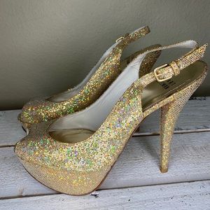 Stuart Weitzman 7.5 Gold Strap Heel